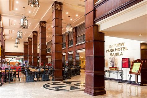 restaurants near bayview park hotel